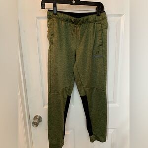Russell boy’s size 14/16 joggers EUC 25 1/2” inseam